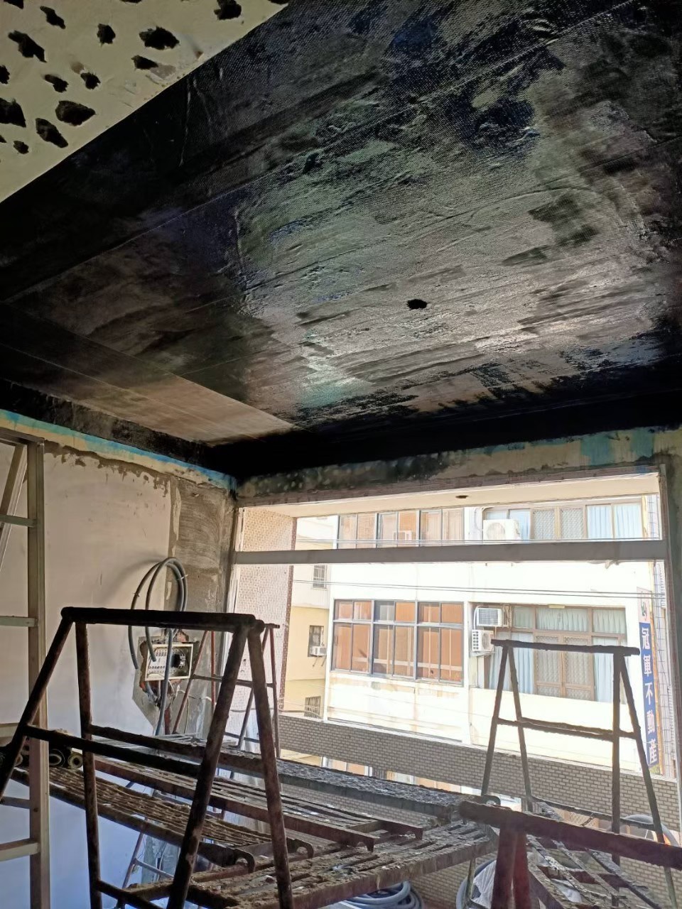 台中市大甲區民宅，鋼露修復，碳纖維補強